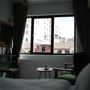 Pandan Karakoy Suit