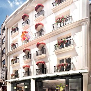 La Vita Suites